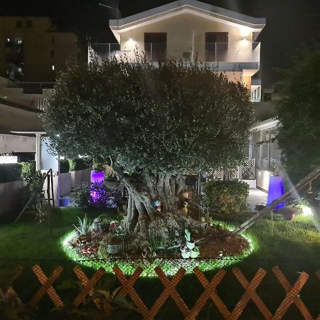 アングリ Residenza Carlucciアパートホテル エクステリア 写真