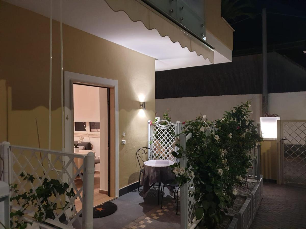 アングリ Residenza Carlucciアパートホテル エクステリア 写真