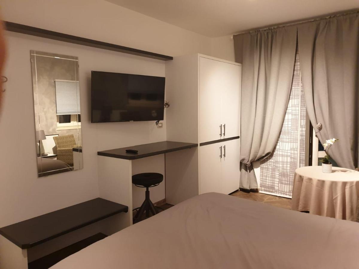 アングリ Residenza Carlucciアパートホテル エクステリア 写真