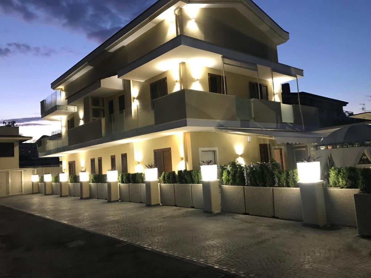 アングリ Residenza Carlucciアパートホテル エクステリア 写真