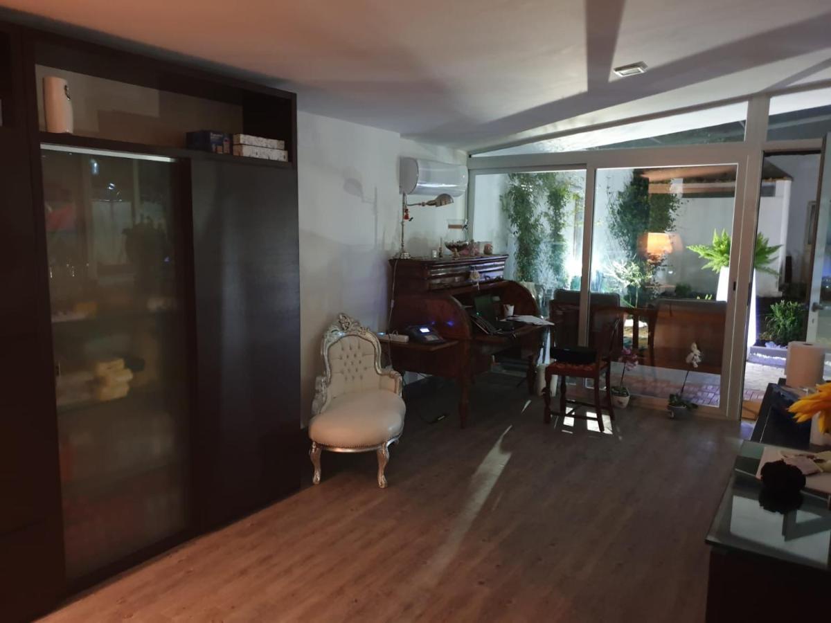 アングリ Residenza Carlucciアパートホテル エクステリア 写真