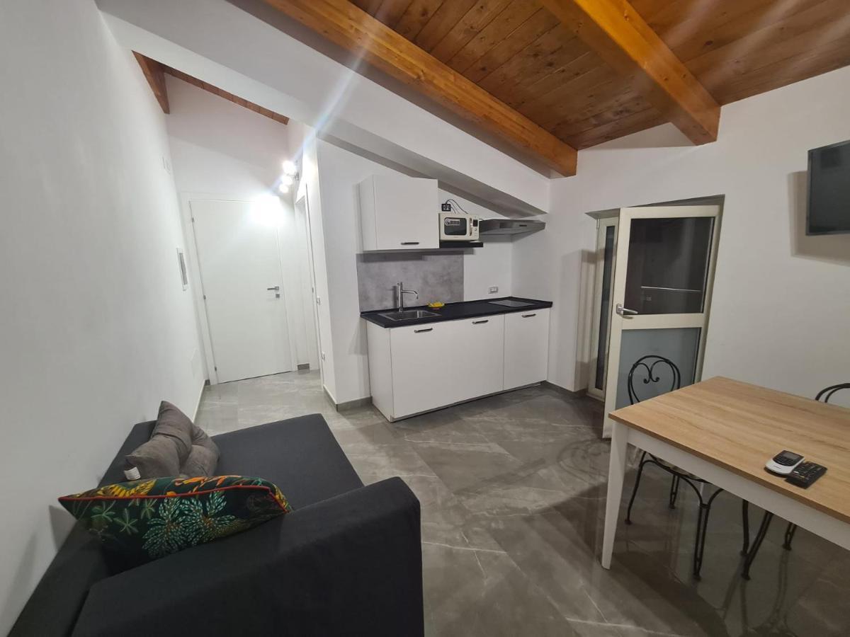 アングリ Residenza Carlucciアパートホテル エクステリア 写真